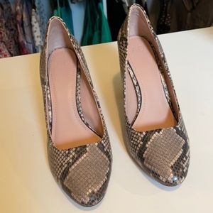 AD daughters size 9 snakeskin shoes